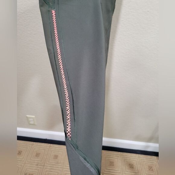 Lululemon Vent it out Crop Leggings gator green Cyber Stripe Luxtreme - Picture 8 of 12